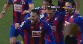 巴塞罗那17岁新星闪耀，弗里克教练慧眼识足球未来之星